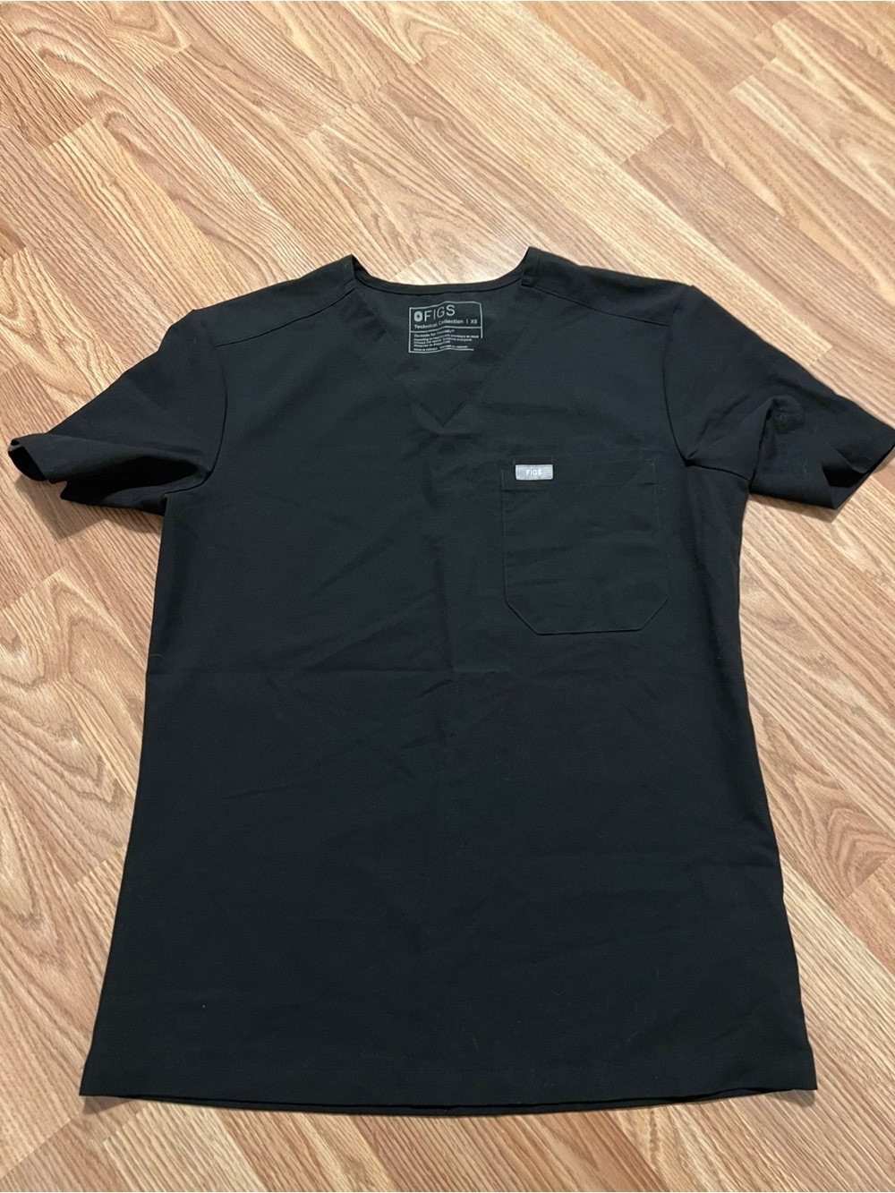 Leon Three-Pocket Scrub Top